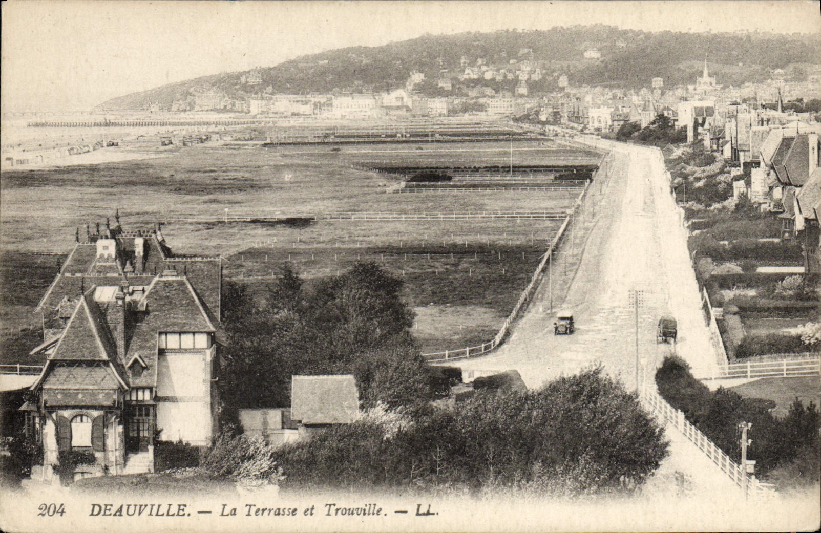 Deauville — La Terrasse et Trouville — LL. — n° 204