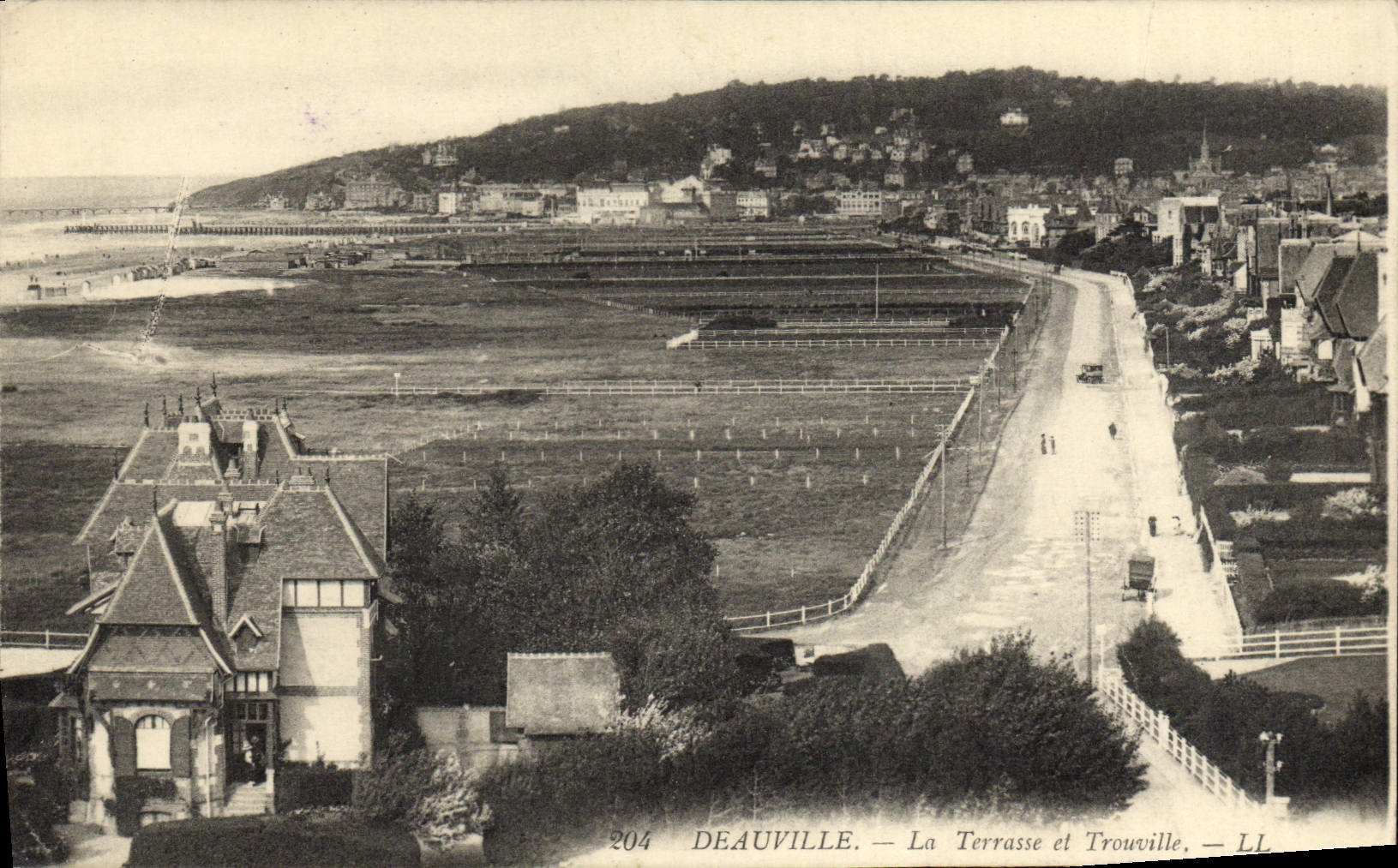 Deauville — La Terrasse et Trouville — LL