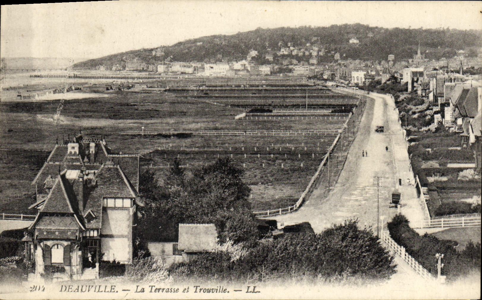 Deauville — La Terrasse et Trouville — LL — n°204