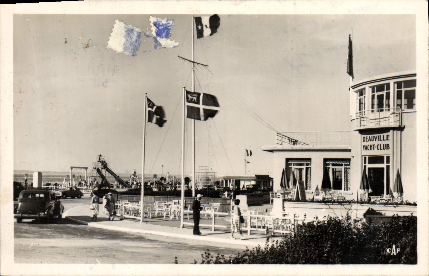 CPA Deauville Plage fleurie un coin de la plage au yacht club