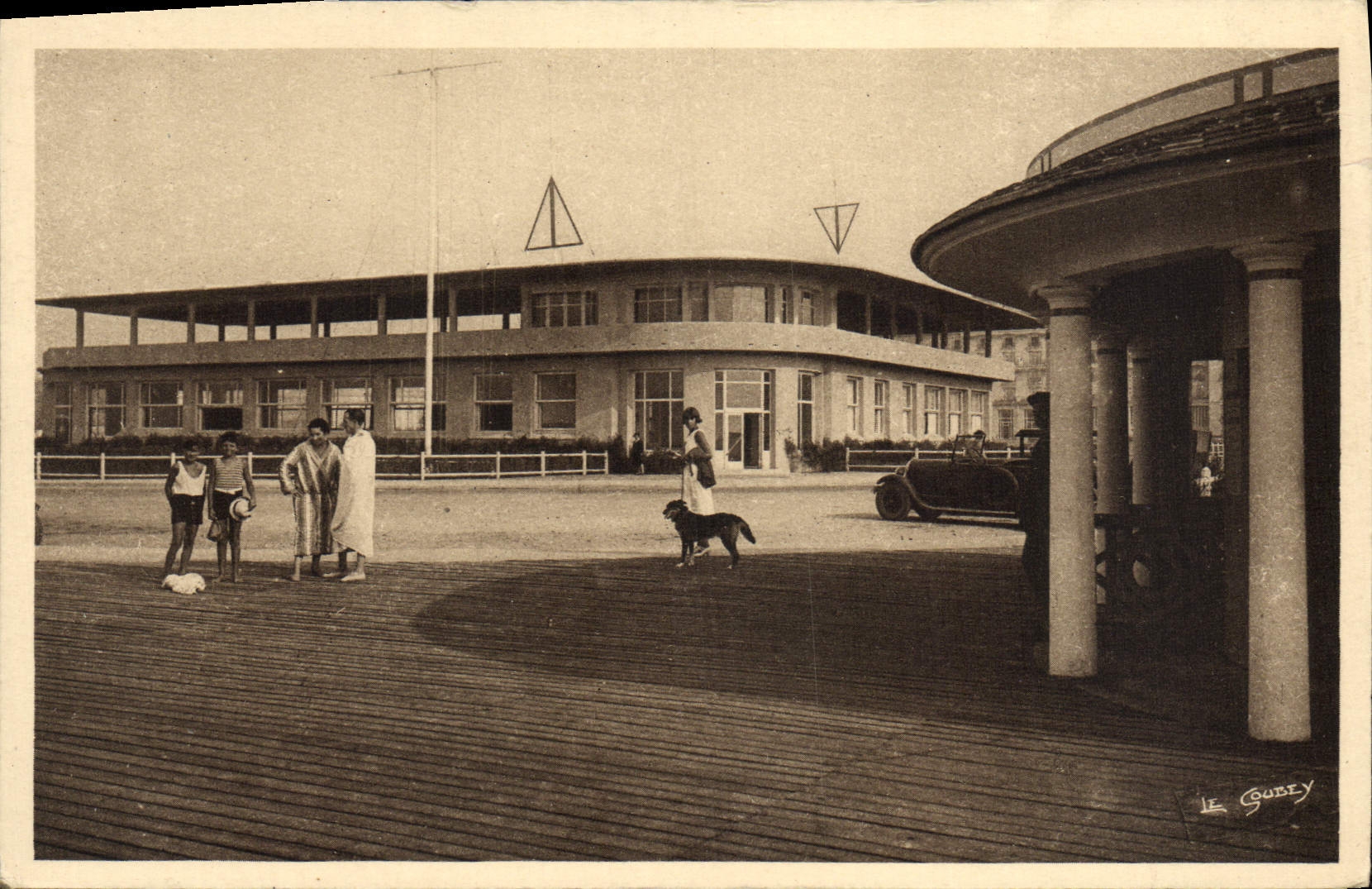 Deauville (Calvados) — Le Yacht Club — Éditeur Le Goudey, n° 4463