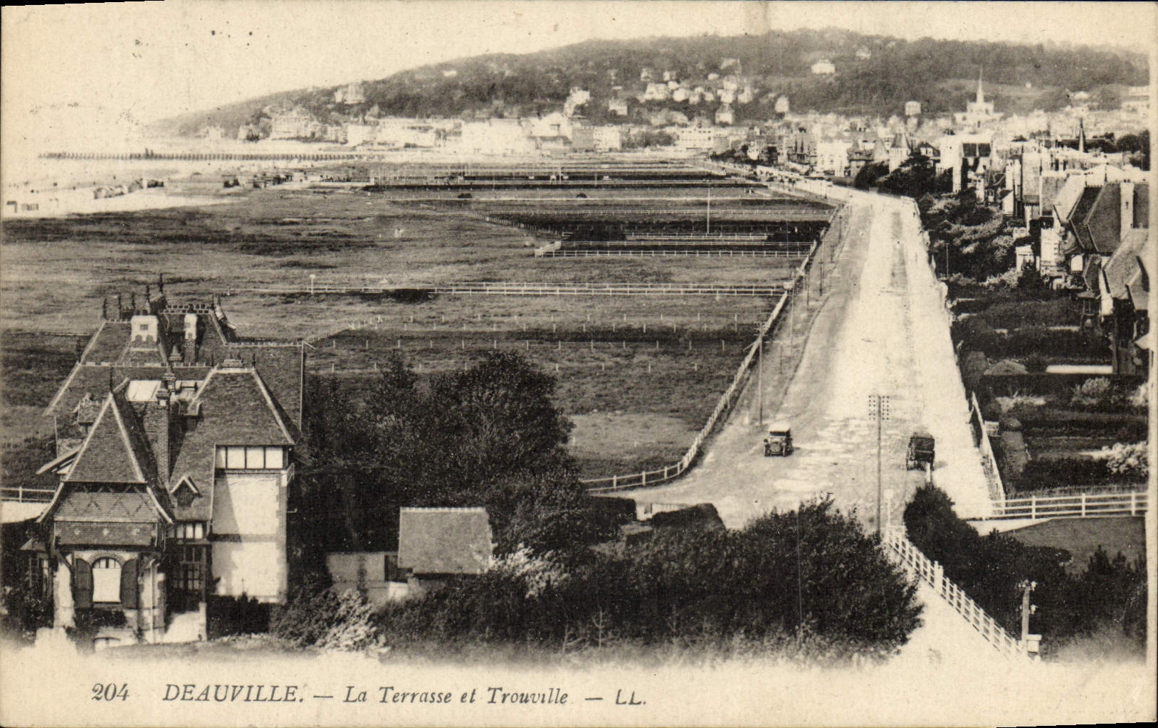 Deauville — La Terrasse et Trouville — LL. — N° 204