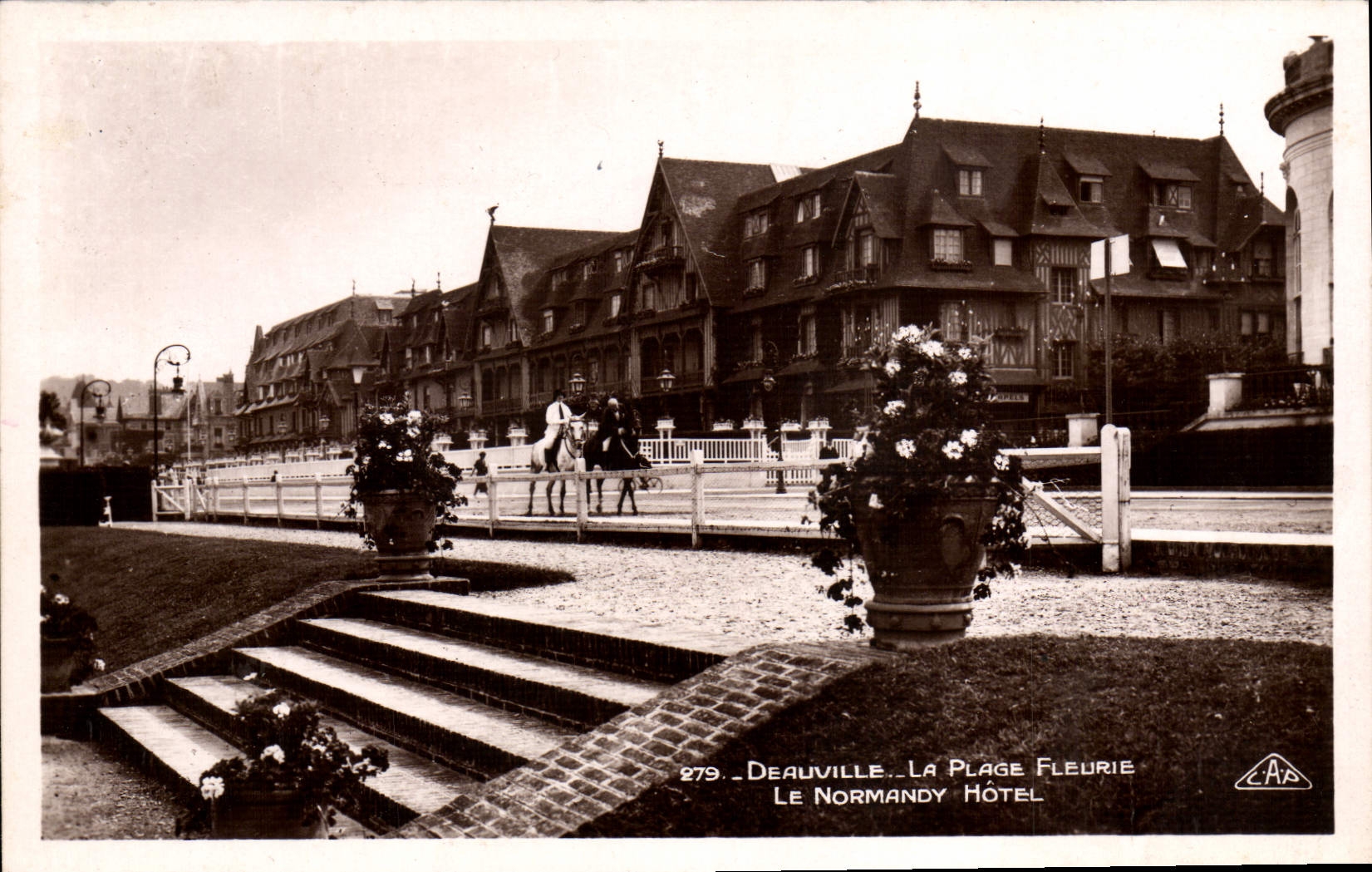 Deauville - La Plage Fleurie - Le Normandy Hôtel — C.A.P. n°279