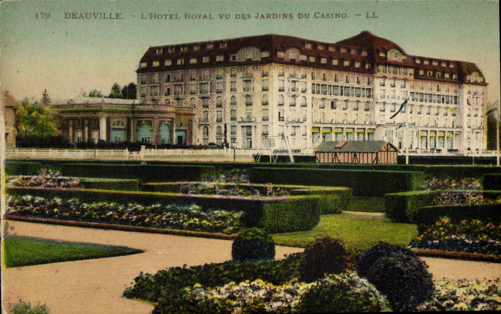 Deauville - L'Hôtel Royal vu des Jardins du Casino — LL, n° 179