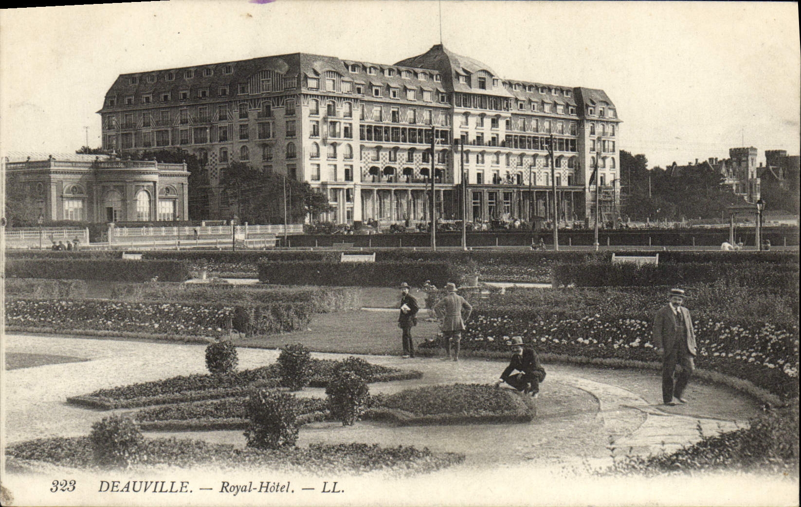 Deauville — Royal-Hôtel — LL. — n° 323