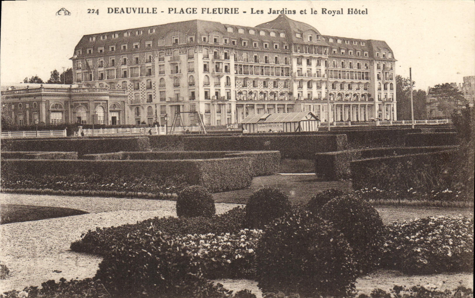 Deauville - Plage Fleurie - Les Jardins et le Royal Hôtel — éditeur C. Absagienne des Arts Photographiques, Strasbourg