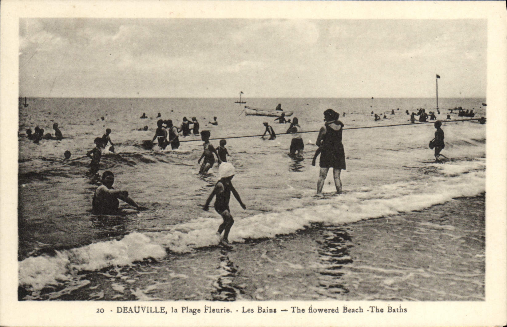 Deauville, la Plage Fleurie — Les Bains — The flowered Beach - The Baths