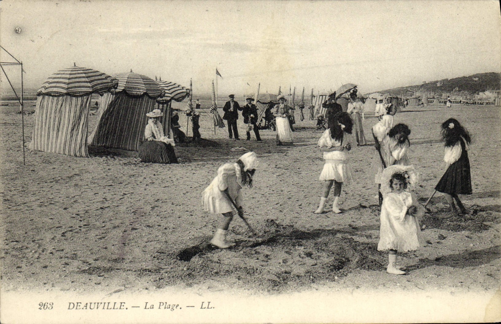 CPA Deauville La plage Enfants