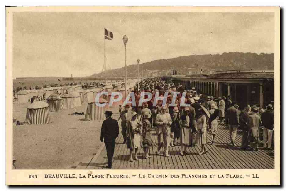 Deauville, La Plage Fleurie — Le Chemin des Planches et la Plage — LL