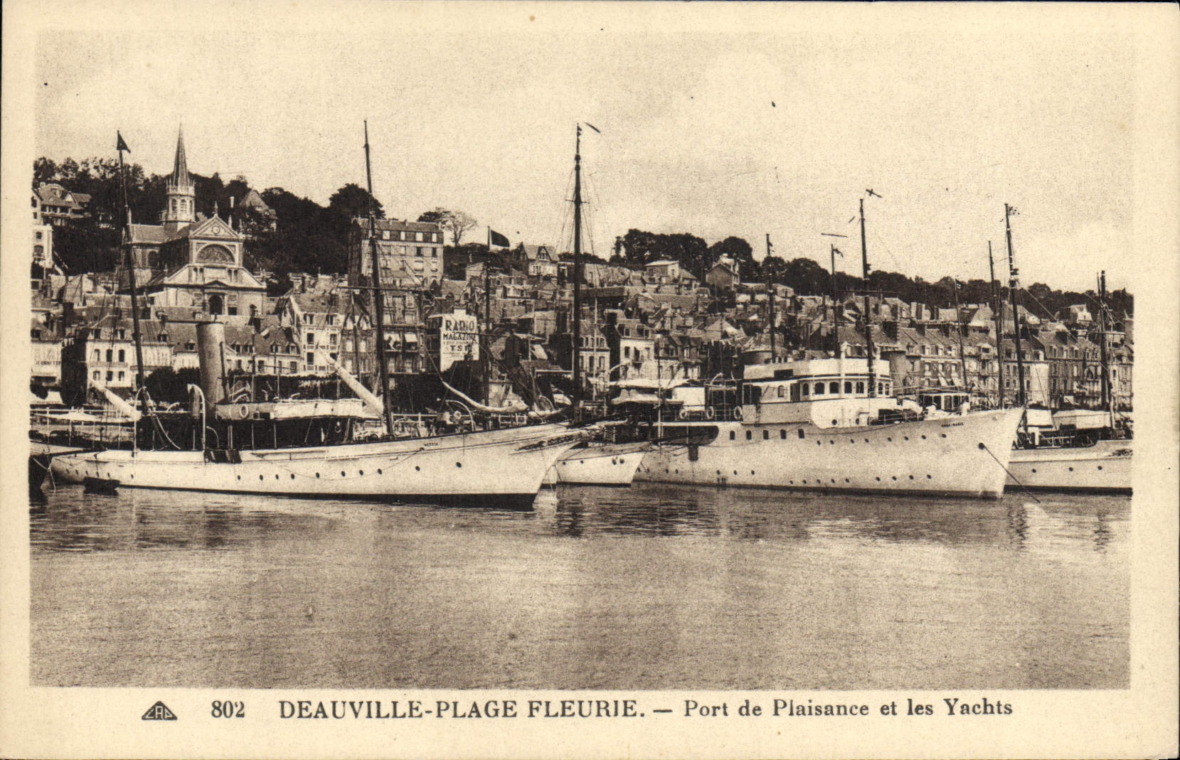 Deauville-Plage Fleurie — Port de Plaisance et les Yachts — n° 802