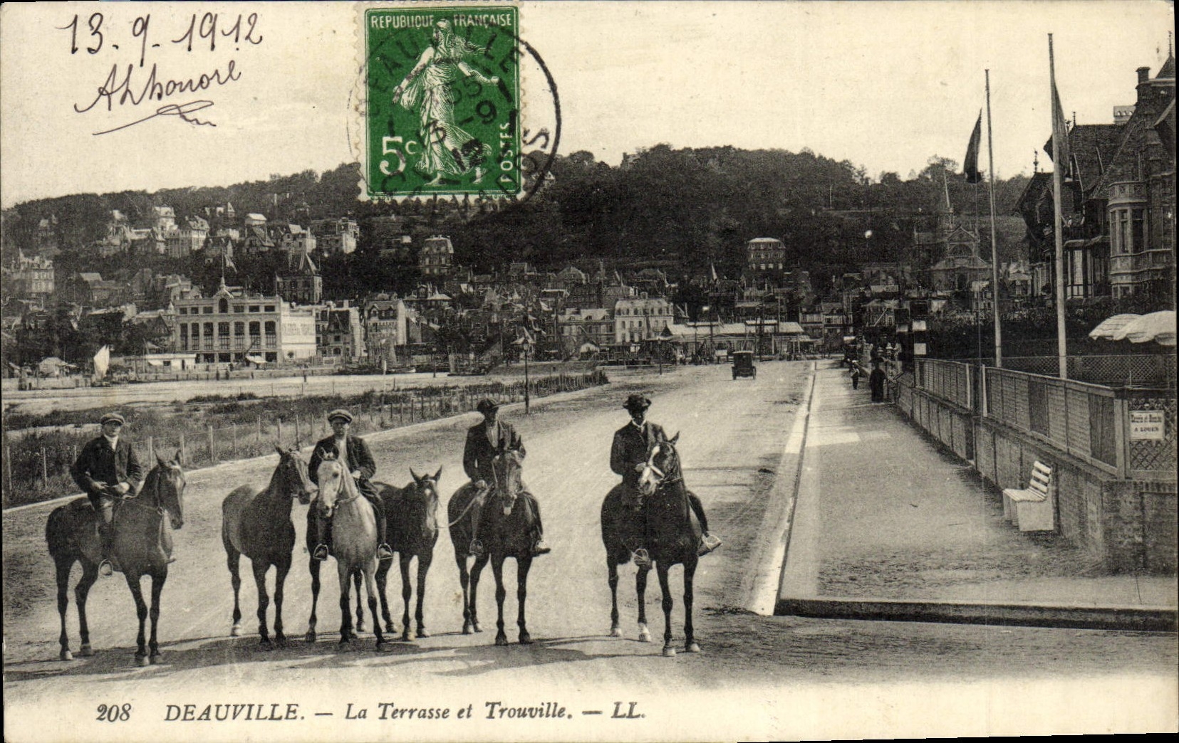 Deauville — La Terrasse et Trouville — LL. — n°208