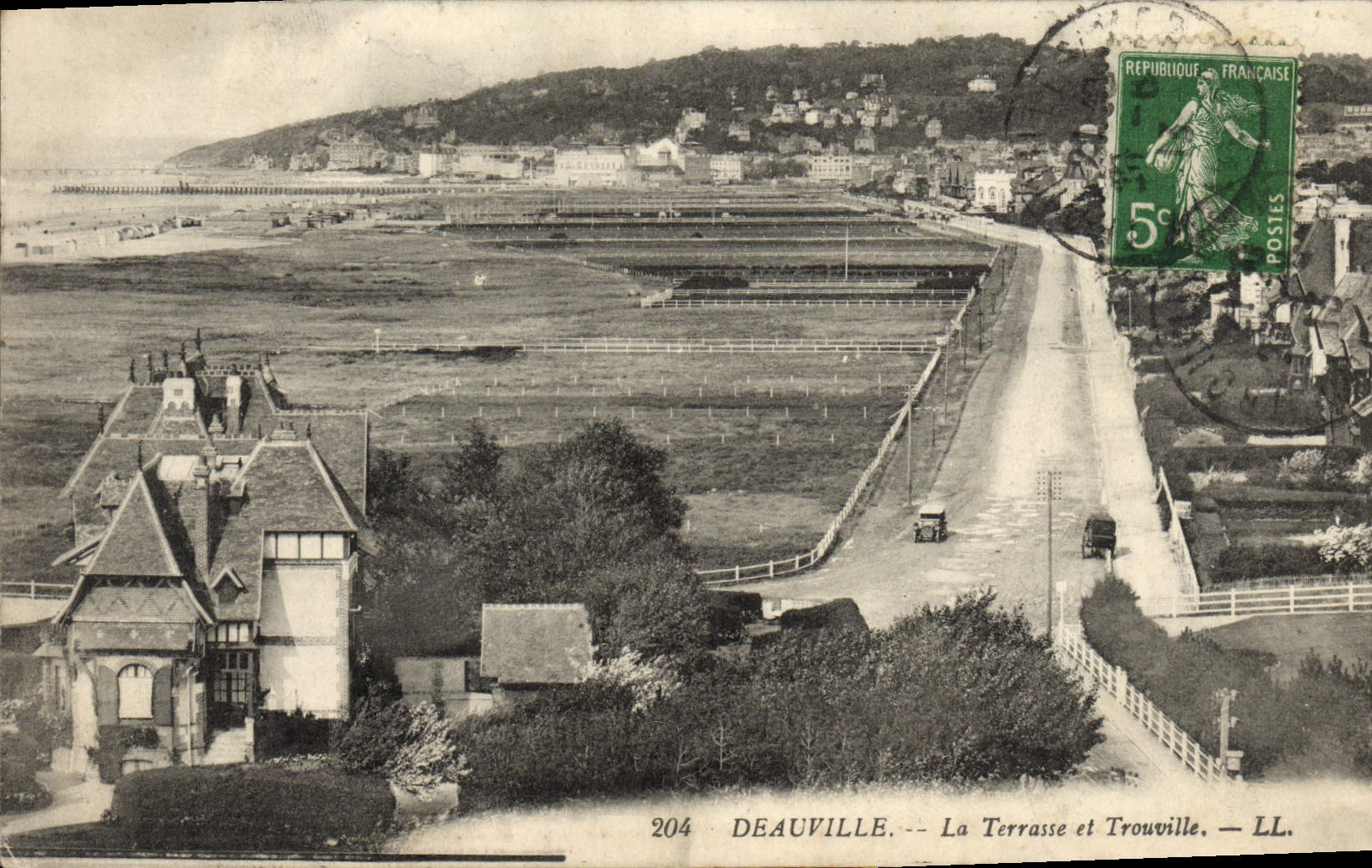 Deauville — La Terrasse et Trouville — LL. — n° 204