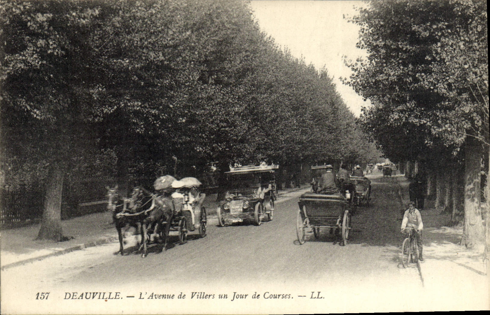 Deauville — L'Avenue de Villers un Jour de Courses — LL, n° 157