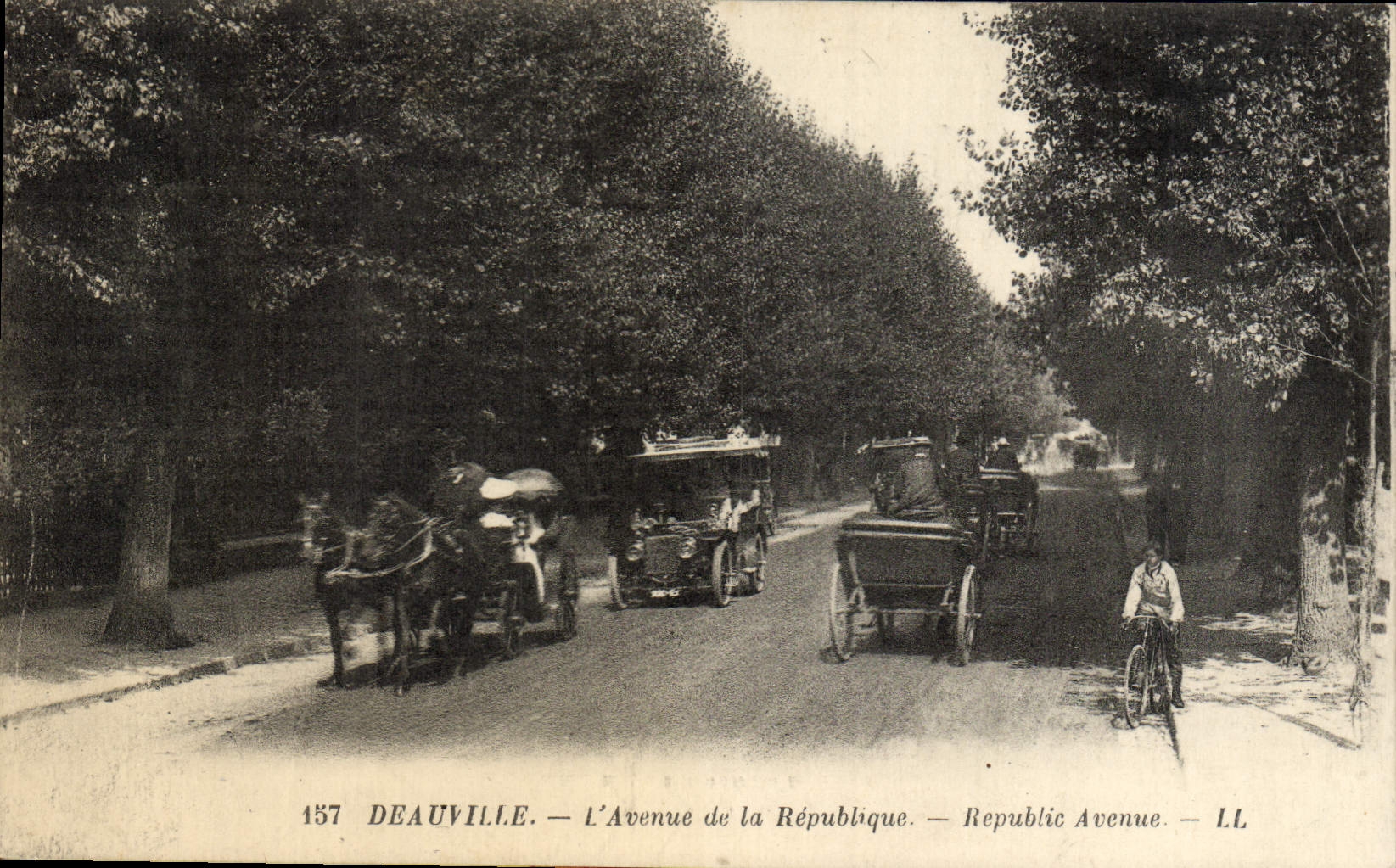 Deauville — L'Avenue de la République — LL