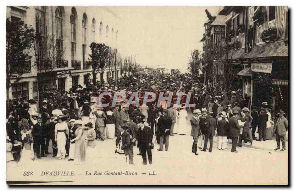 CPA Deauville La rue Gontaut Biron