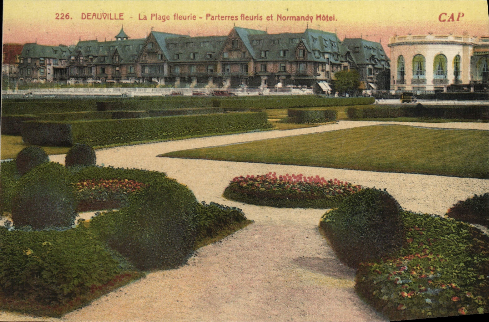 Deauville - La Plage fleurie - Parterres fleuris et Normandy Hôtel — CAP