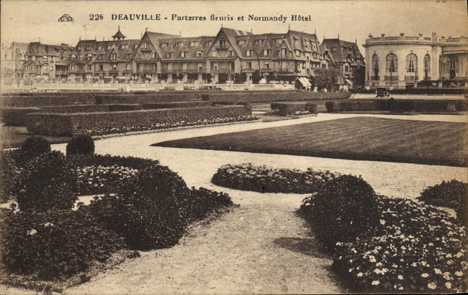 Deauville - Parterres fleuris et Normandy Hôtel — Calacienne des Arts Photographiques, série 226