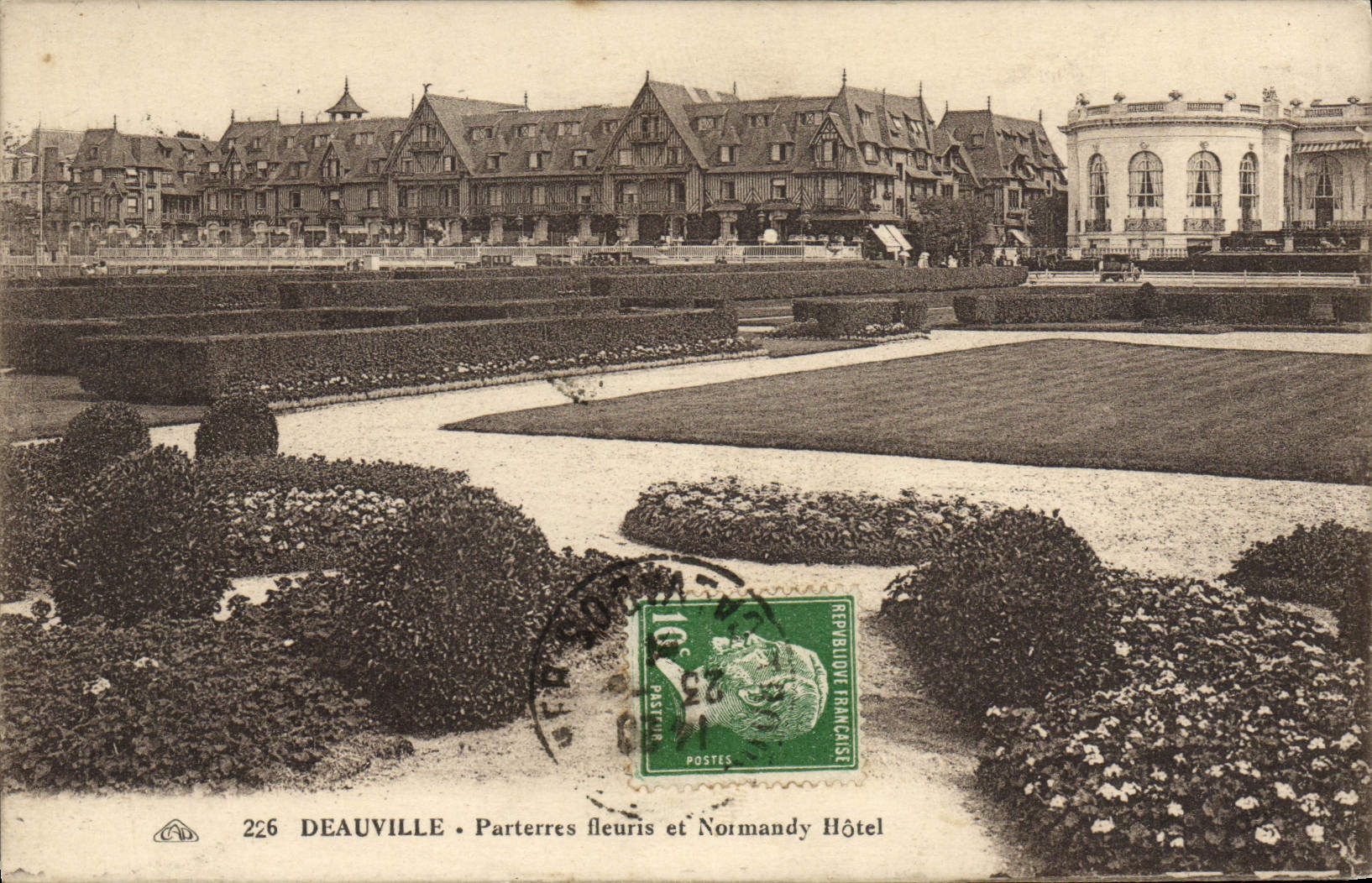 Deauville — Parterres fleuris et Normandy Hôtel — éditeur anonyme, n° 226