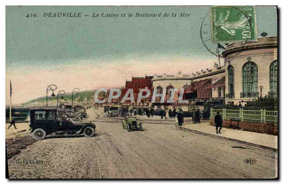CPA Deauville Le casino et le boulevard de la mer