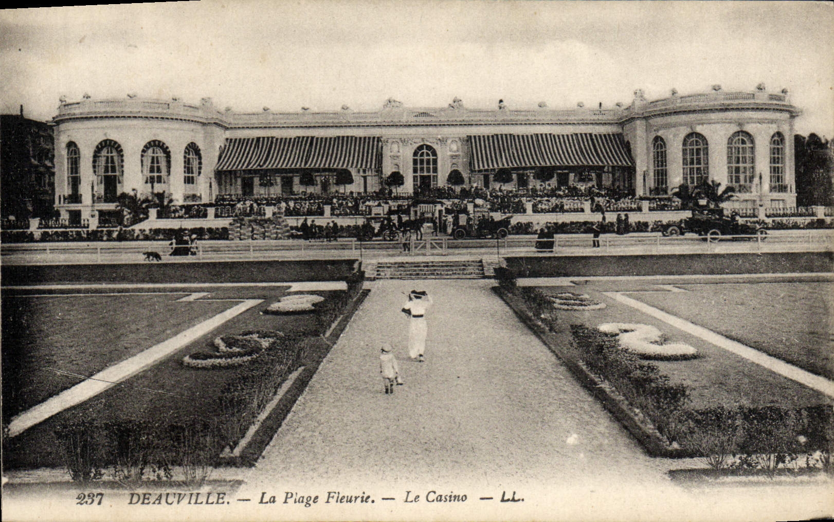 Deauville — La Plage Fleurie — Le Casino — LL. — N° 237