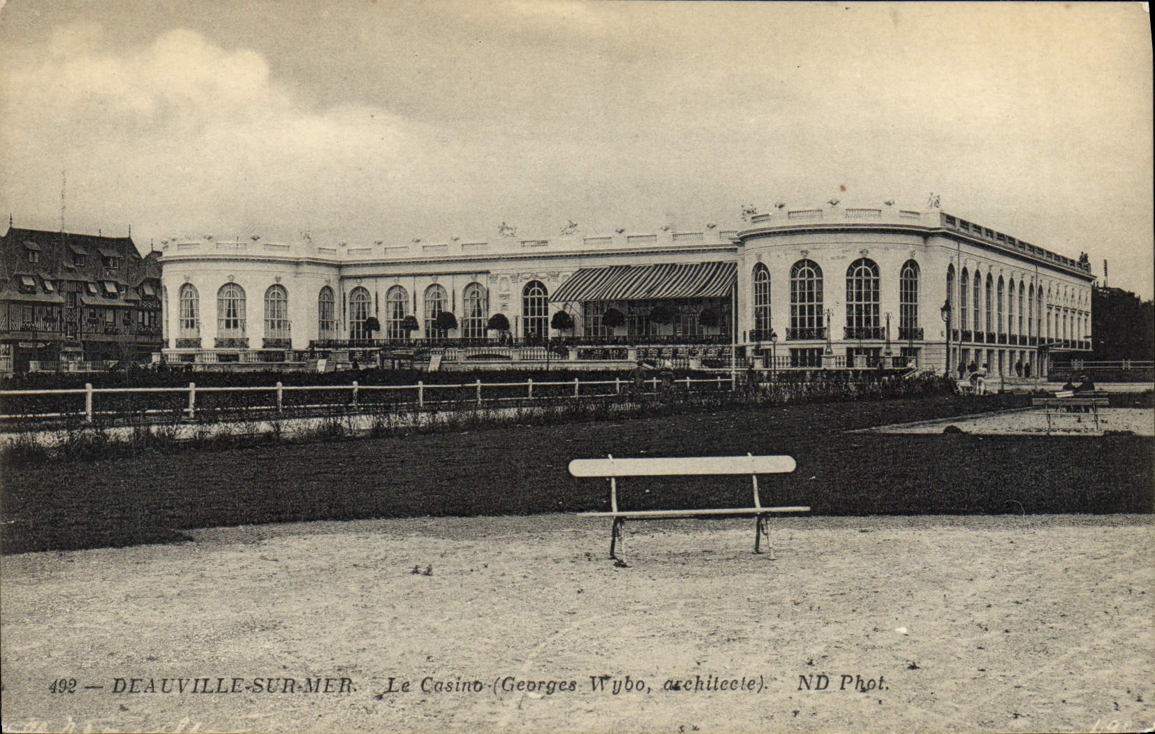 Deauville-sur-Mer — Le Casino — Georges Wybo, architecte — ND Phot.
