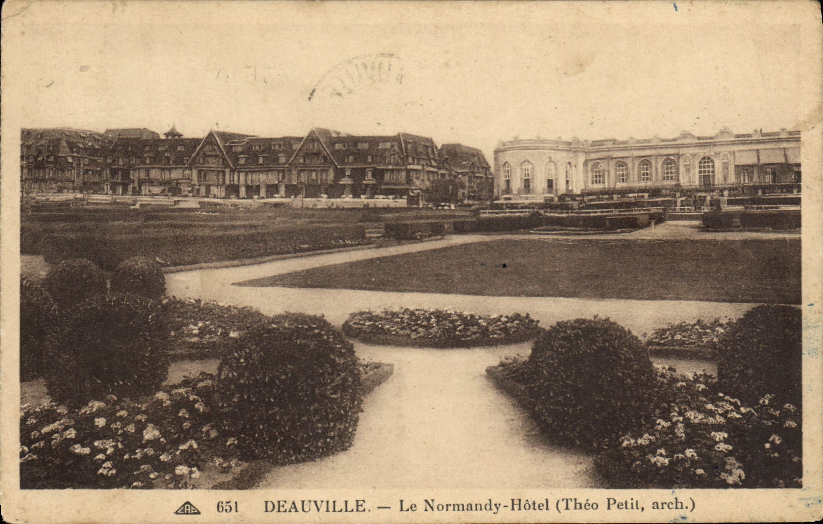 Deauville — Le Normandy-Hôtel (Théo Petit, arch.)