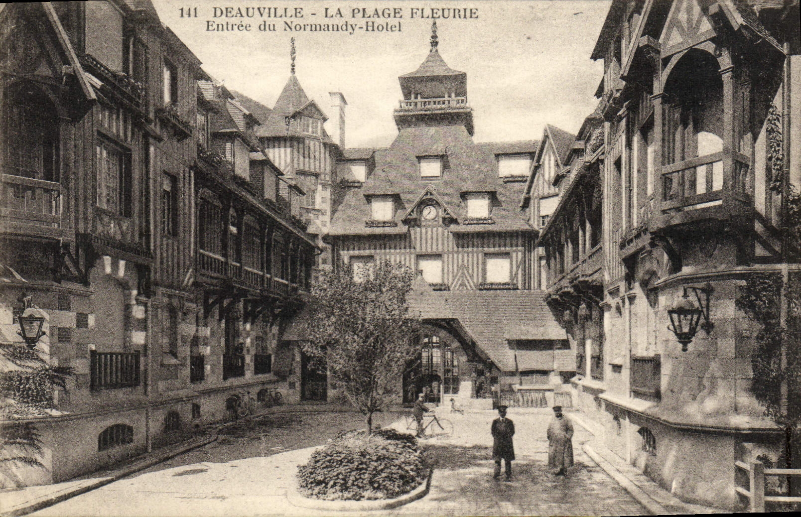 Deauville - La Plage Fleurie — Entrée du Normandy-Hotel — n° 141