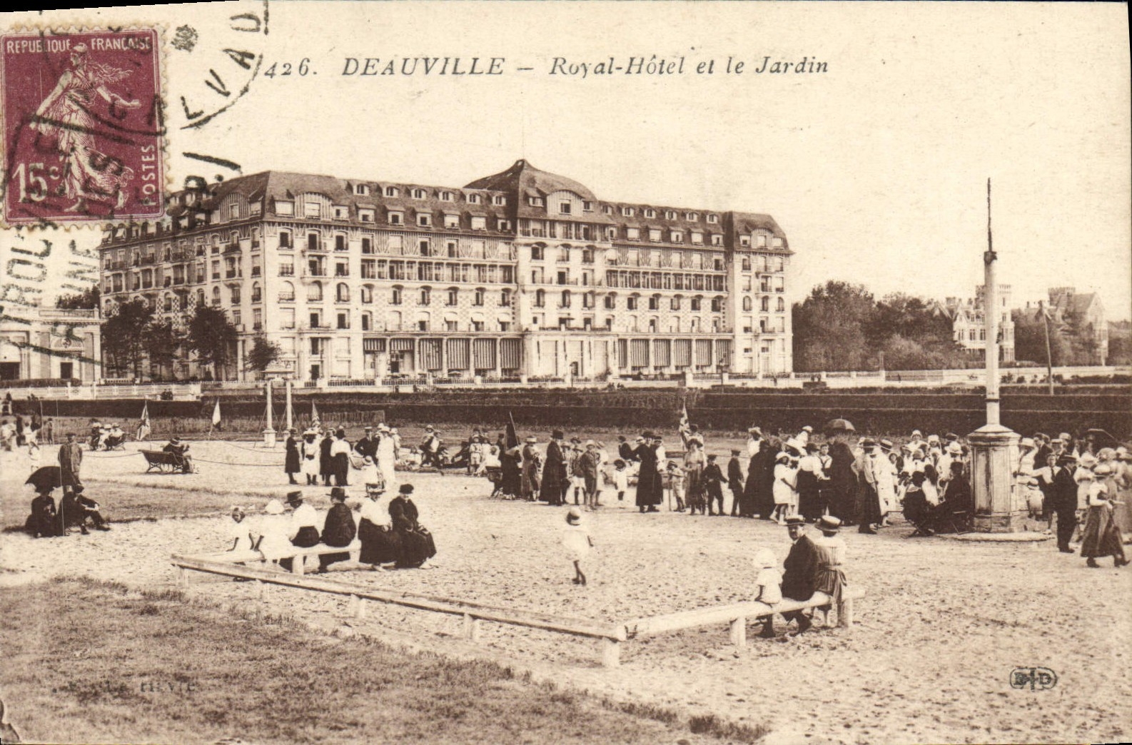 Deauville — Royal-Hôtel et le Jardin — éditeur M.D. n°426