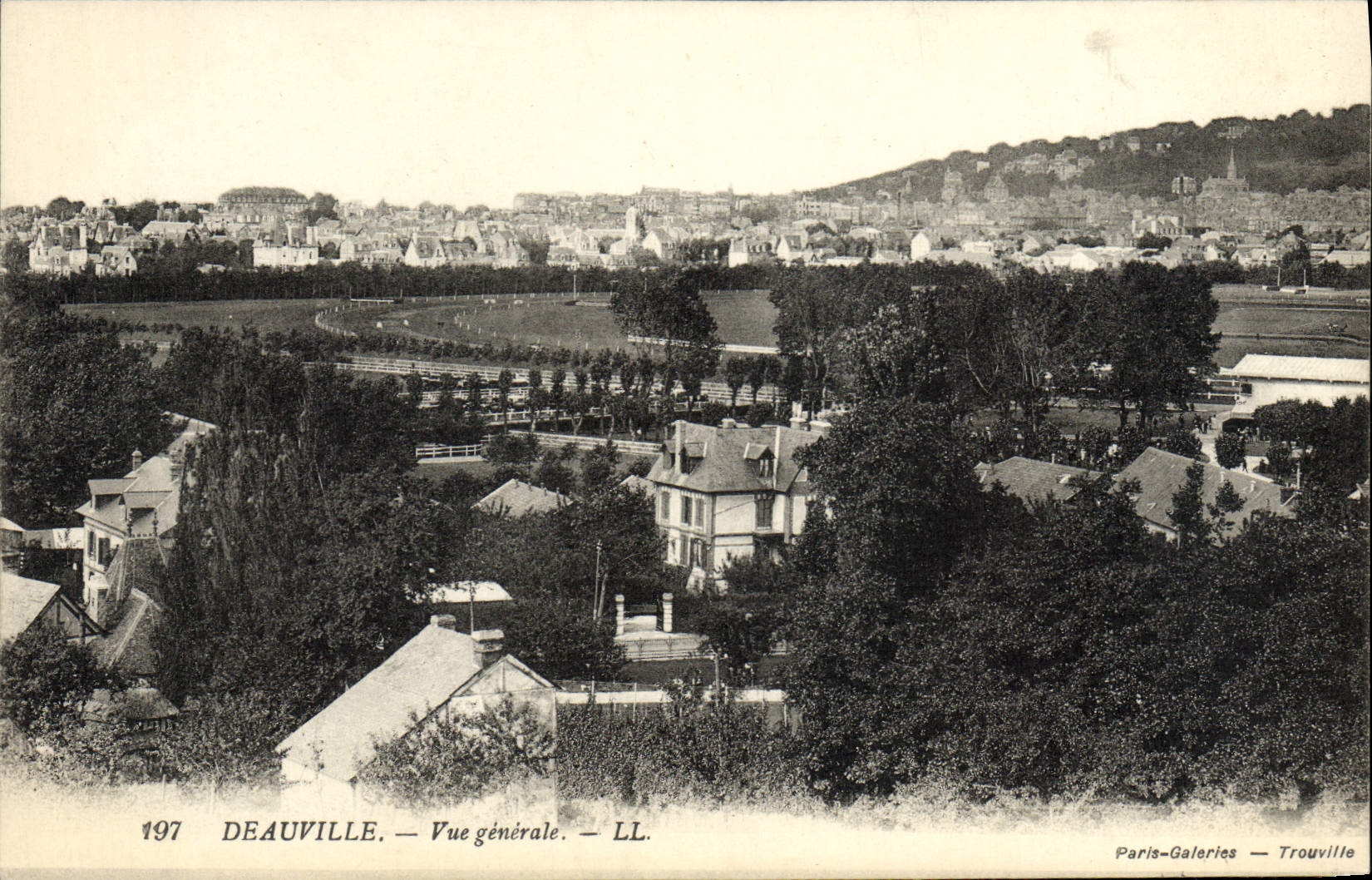 Deauville — Vue générale — LL. — Paris-Galeries — Trouville