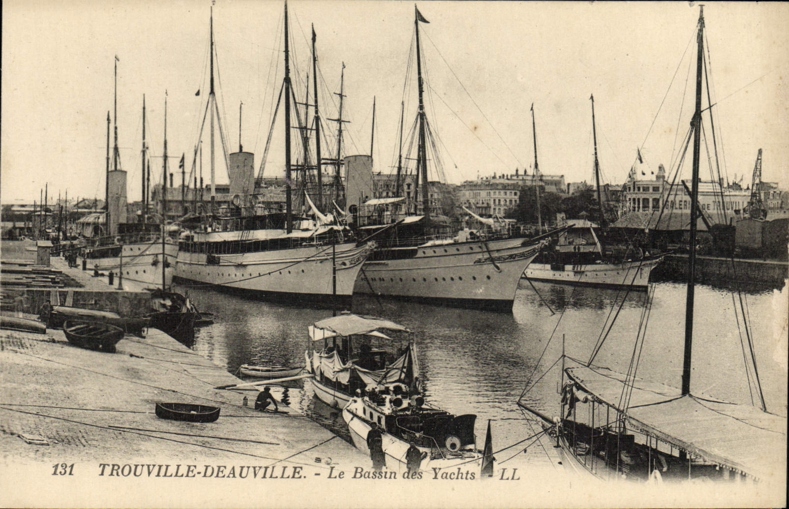 CPA Trouville Deauville La Bassin des Yachts Bateaux