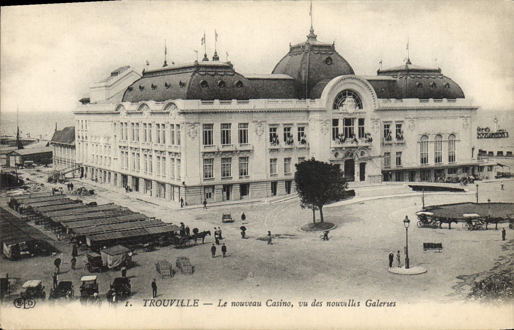 CPA Trouville Le Nouveau du Casino vu des nouvelles galeries 