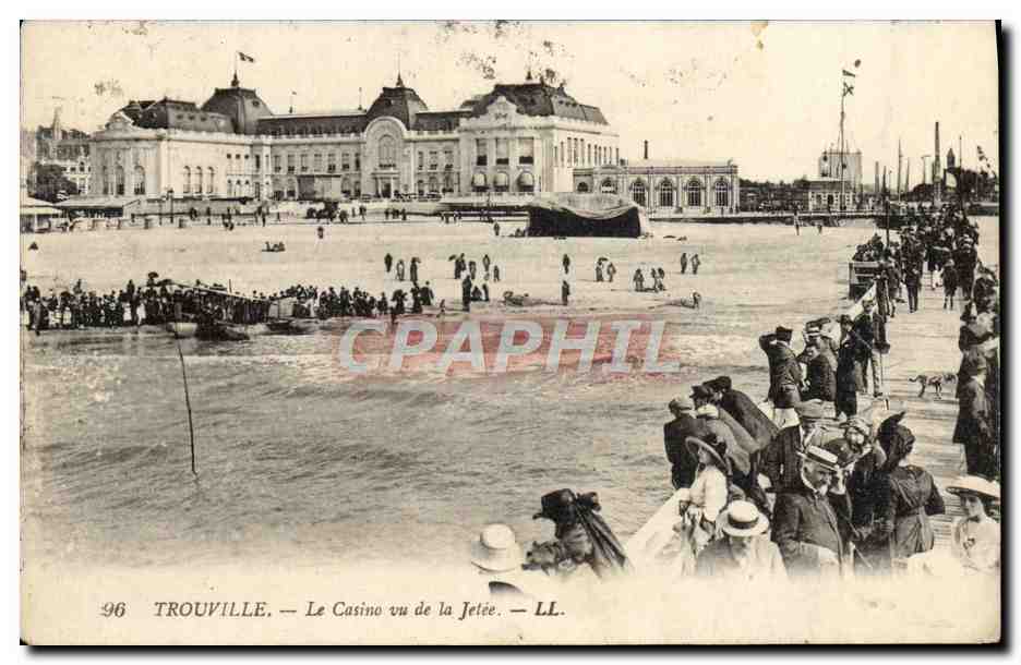 CPA Trouville Le Casino Vu de la Jetee