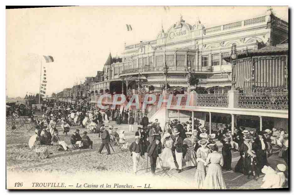 CPA Trouville La Casino et les Planches