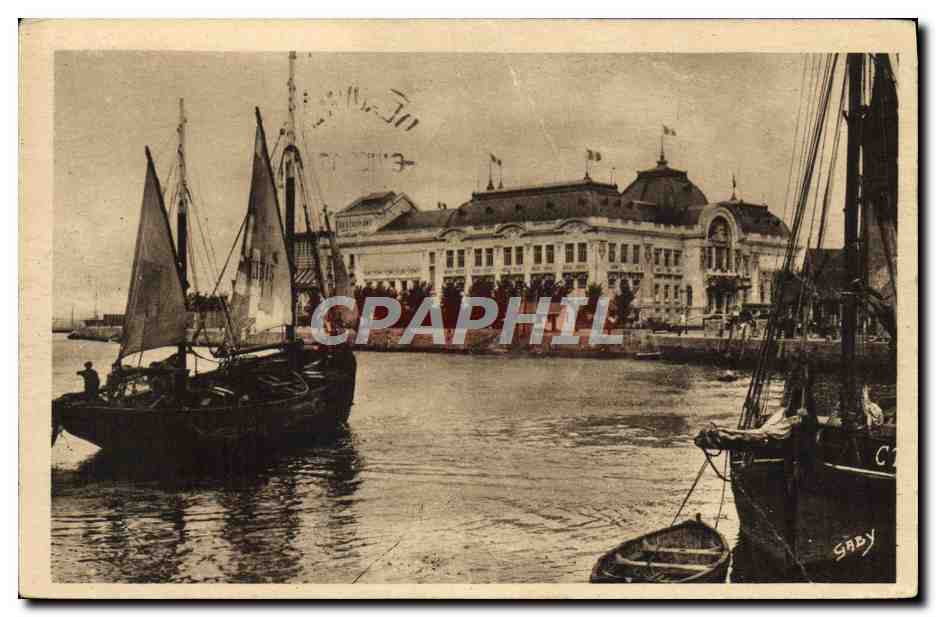 CPA Trouville Reine Des Plages Le Port et le casino Bateaux