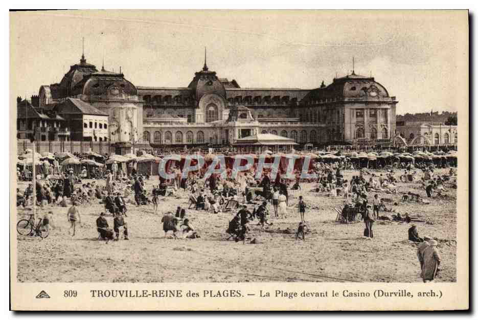 CPA Trouville Reine des Plages La Plage Devant le Casino