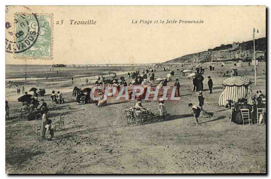 CPA Trouville Reine Des Plages La plage et la jetee promenade 