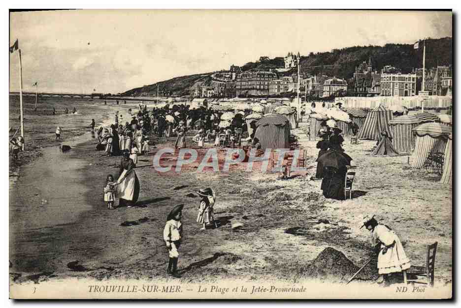 CPA Trouville Sur Mer La Plage et la Jetee Promenade