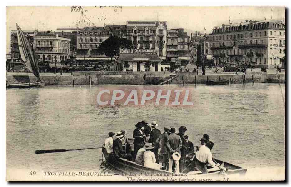 CPA Trouville Sur mer Le Bac et la place du casino 