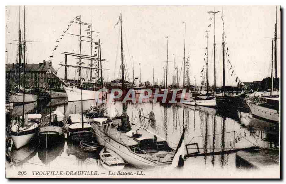 CPA Trouville Deauville Les Bassins Yachts Bateaux