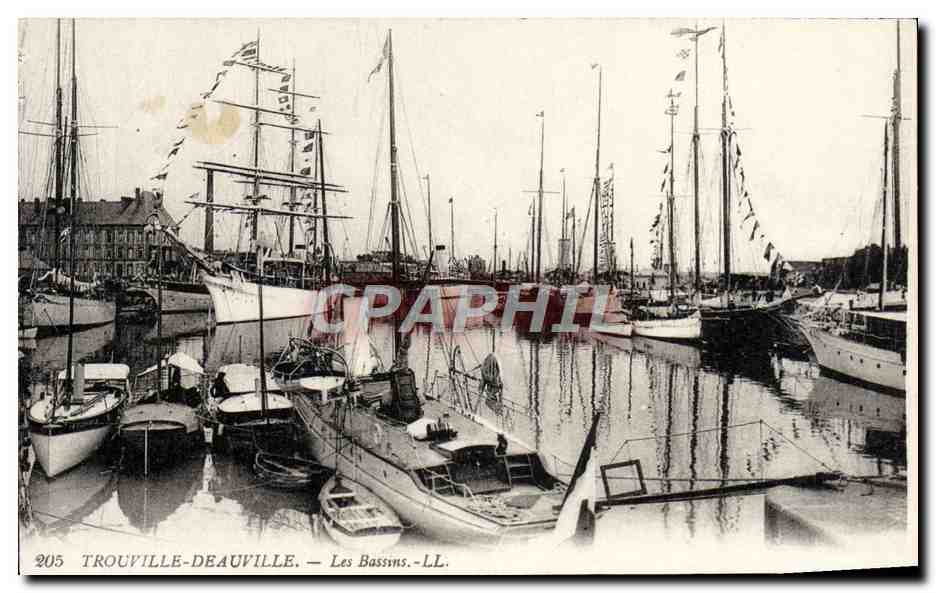 CPA Trouville Deauville Les Bassins Yachts Bateaux