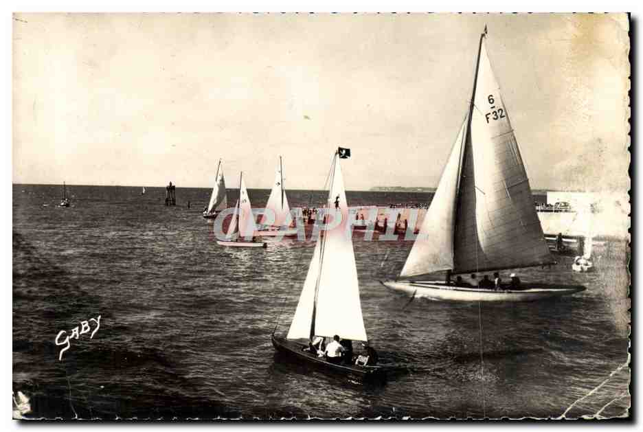 CPA Trouville Deauville Les regates