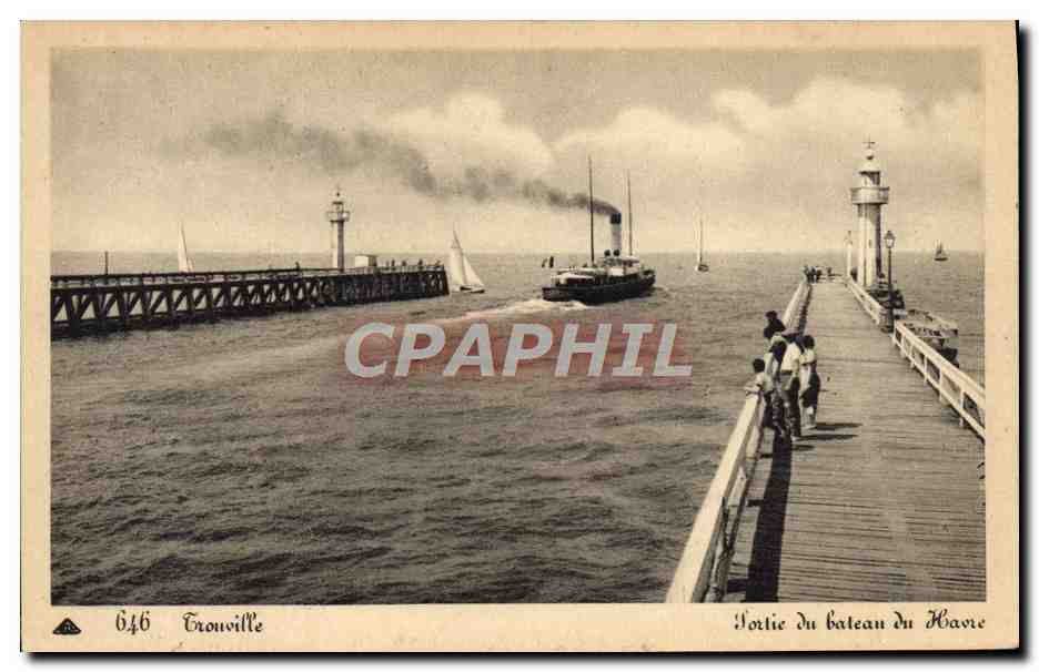 CPA Trouville Reine Des Plages Le Bateau du Havre et le Bac