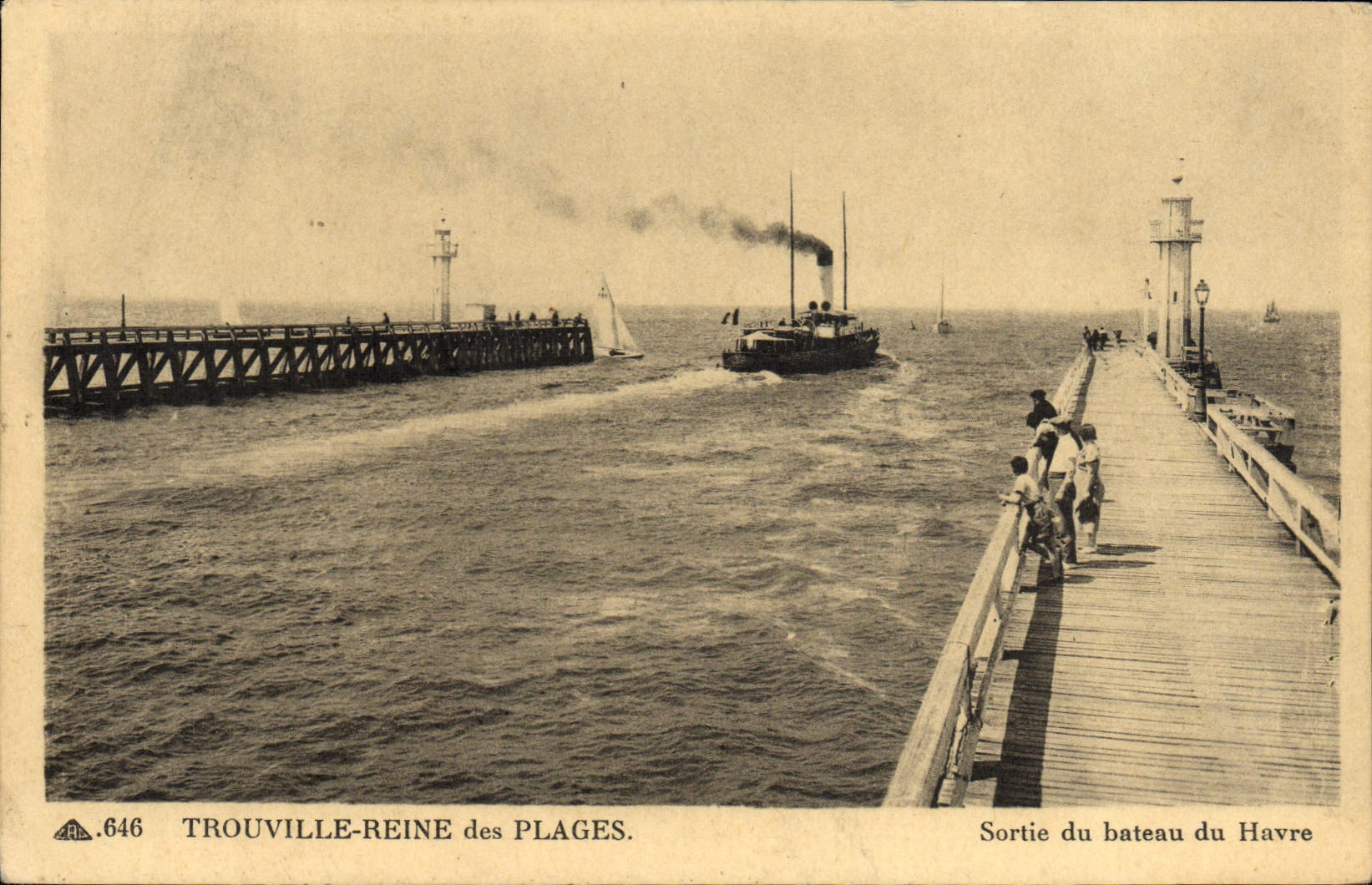 Trouville-Reine des Plages — Sortie du bateau du Havre — éditeur CPAPHIL n°646