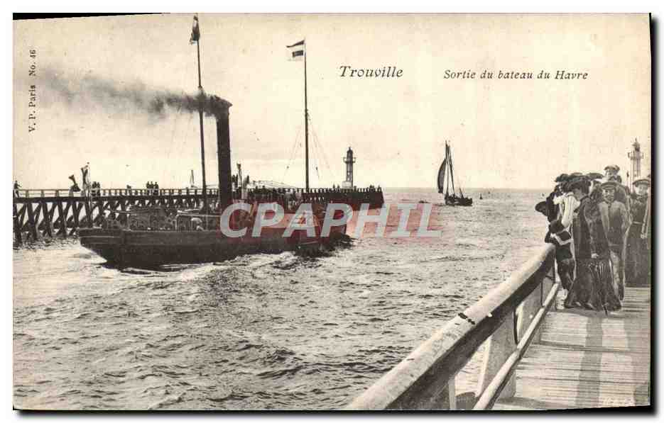 CPA Trouville Sortie du Bateau du Havre