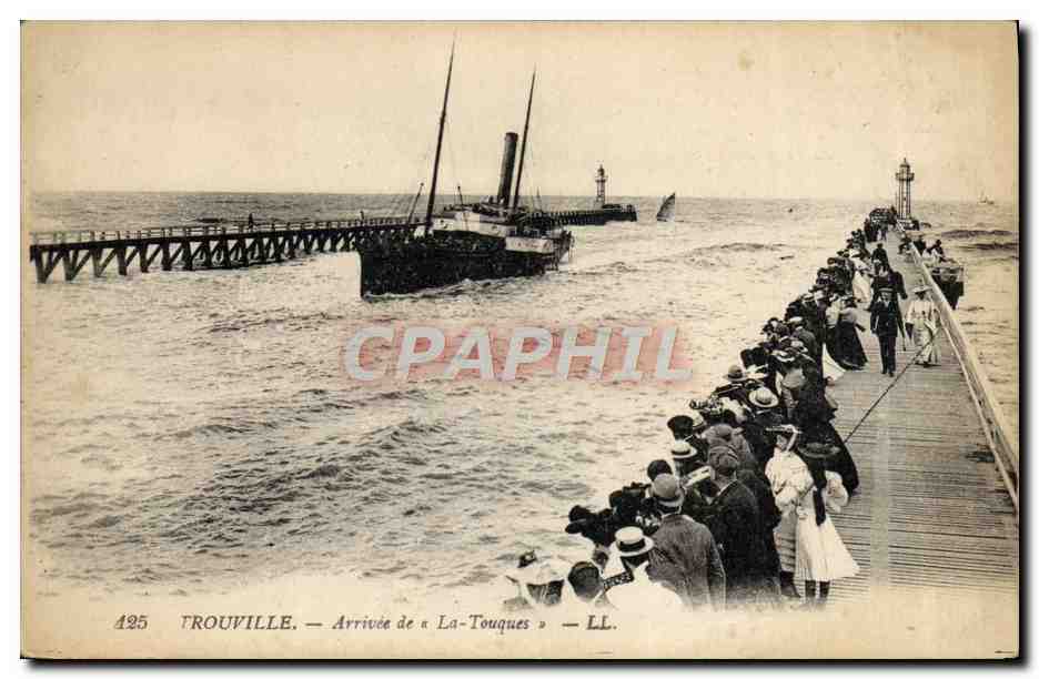 CPA Trouville Arrivee de la Touques Bateau