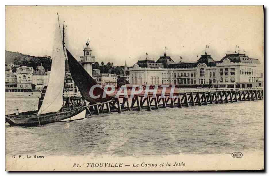CPA Trouville Le Casino et la Jetee Bateau