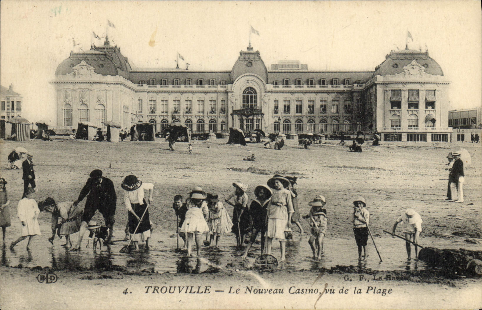 Trouville — Le Nouveau Casino, vu de la Plage — G. F. La Haze