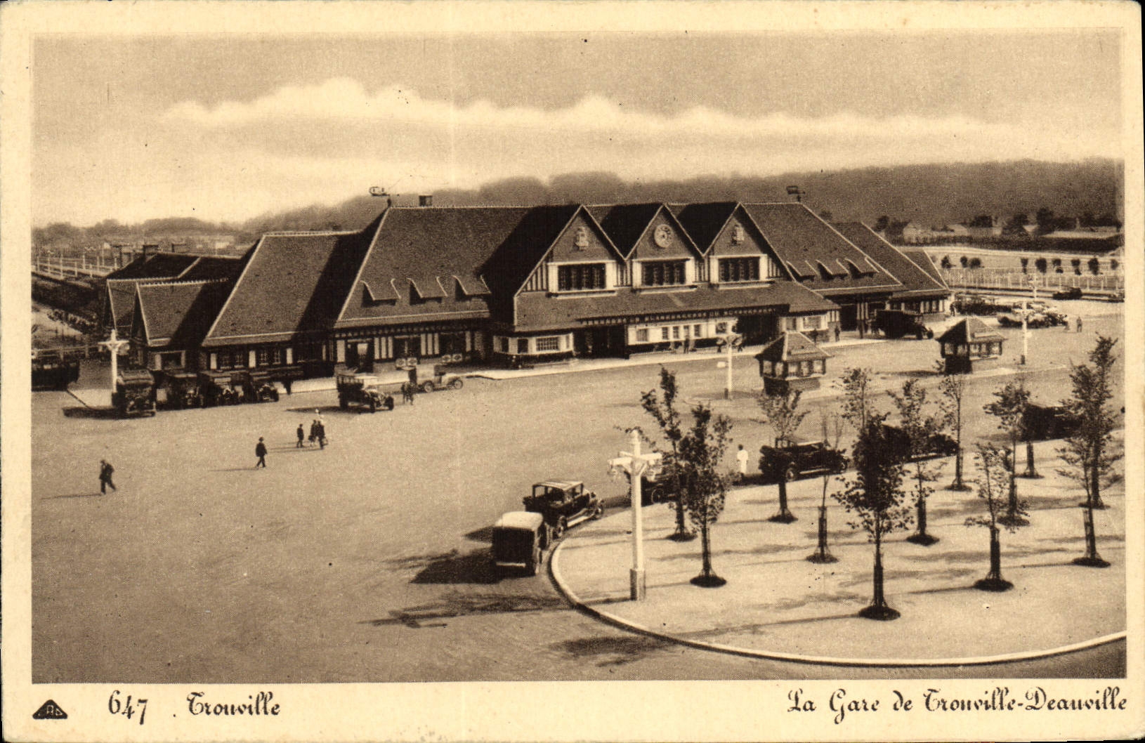 CPA Trouville La gare de Trouville Deauville 