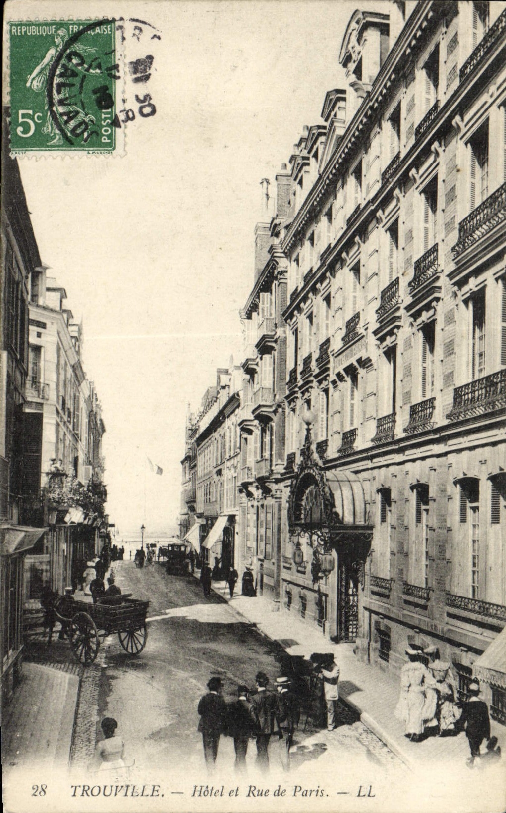 CPA Trouville Hotel et Rue De Paris