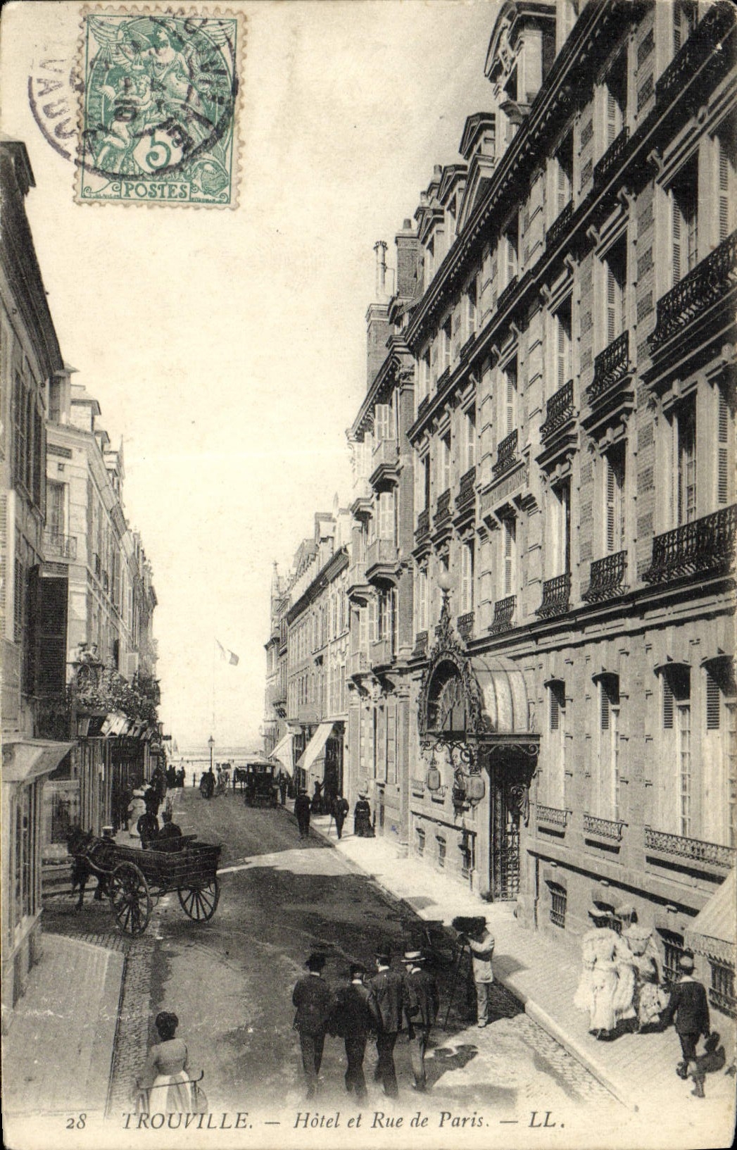 CPA Trouville Hotel et Rue De Paris